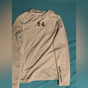 GREY UNDER ARMOUR SHIRT